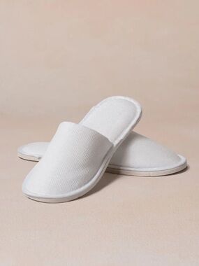 NWT W Hotel Unisex White Slip-On Spa Slippers Men’s 6.5-7.5; Women’s 8-9